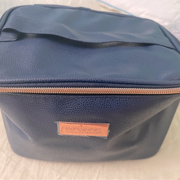Cosmetics bag - Picture 1 of 4
